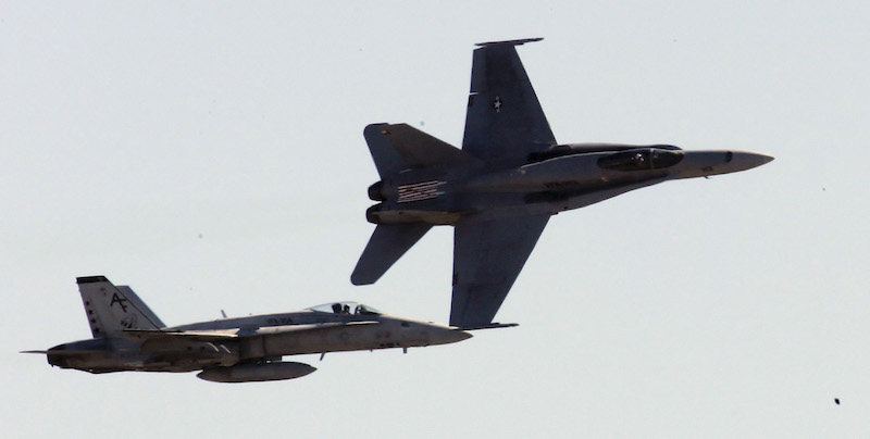 Due aerei da caccia FA-18 in volo (AP Photo/Chris O'Meara)