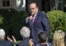 Bloomberg dice che Rudolph Giuliani è indagato per violazione della legge sui finanziamenti elettorali e altri reati