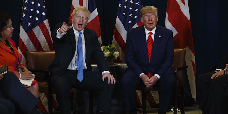 Donald Trump e Boris Johnson. (AP Photo/Evan Vucci)
