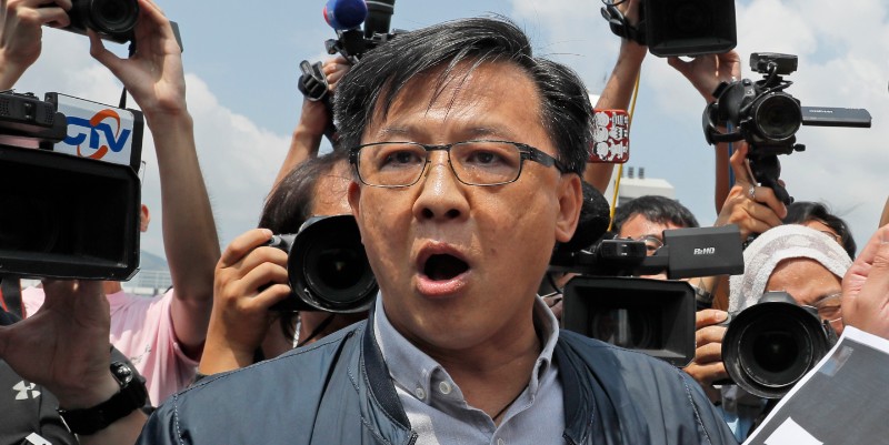 Junius Ho durante una manifestazione lo scorso agosto (AP Photo/Kin Cheung)