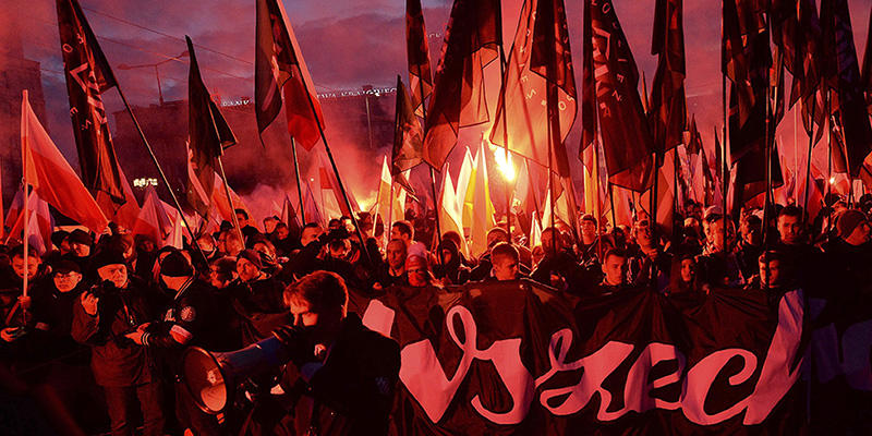 Un momento della marcia organizzata dai gruppi di estrema destra per celebrare i 101 anni dell'indipendenza della Polonia, Varsavia, 11 novembre 2019 (AP Photo/Czarek Sokolowski)