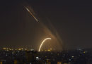 Nella notte due razzi provenienti dalla Striscia di Gaza hanno raggiunto la città israeliana di Be'er Sheva; l'esercito israeliano ha risposto colpendo alcune basi di Hamas