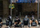 La Cina ha vietato le esportazioni di vestiti neri a Hong Kong