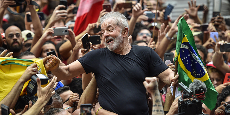 Luiz Inácio Lula da Silva dopo la liberazione dal carcere, 9 novembre 2019 (Pedro Vilela/Getty Images)
