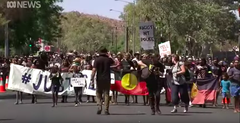 Le proteste degli aborigeni australiani contro la violenza della polizia