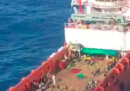 Tra venerdì sera e sabato mattina circa 200 migranti sono stati salvati da un mercantile italiano a largo della Libia, dice Alarm Phone