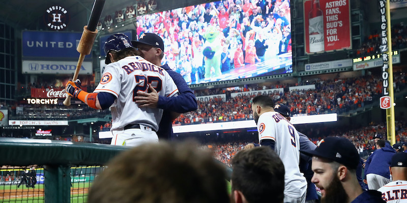Gli Houston Astros a bordocampo durante gara cinque delle World Series del 2017 (Getty Images)