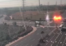 Il video di un razzo che colpisce un'autostrada in Israele