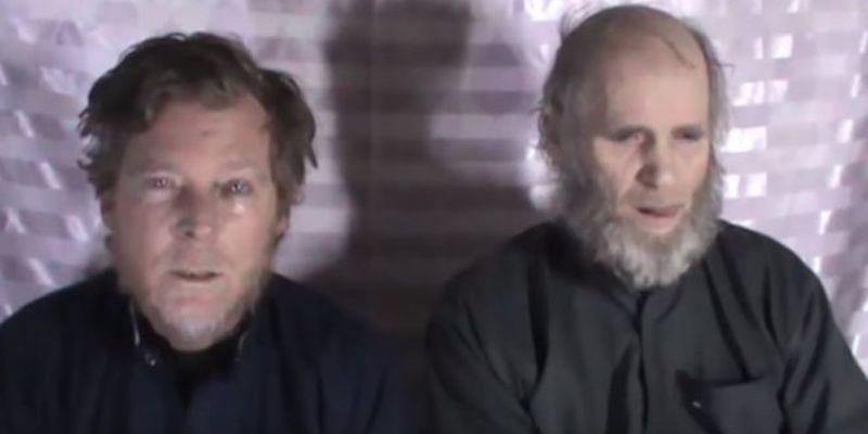 Da sinistra, Timothy Weeks e Kevin King in un video diffuso durante la loro prigionia tra i talebani