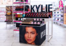 Kylie Jenner venderà il 51 per cento della sua società di cosmetici a Coty, la grande azienda che possiede i marchi Max Factor e Rimmel