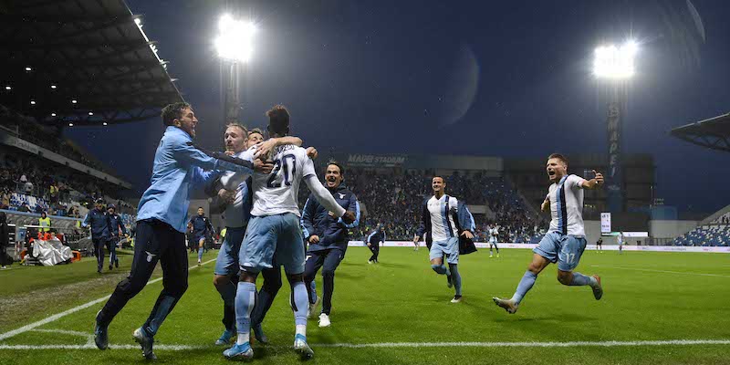 La Lazio esulta dopo il gol allo scadere di Felipe Caicedo al Sassuolo (Marco Rosi/Fotonotizia)
