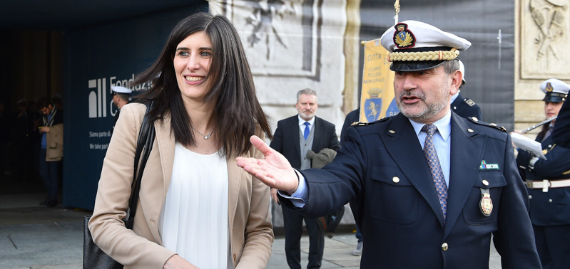 Il comandante della Polizia Municipale di Torino Emiliano Bezzon (a destra) e la sindaca di Torino Chiara Appendino. (ANSA/ ALESSANDRO DI MARCO)