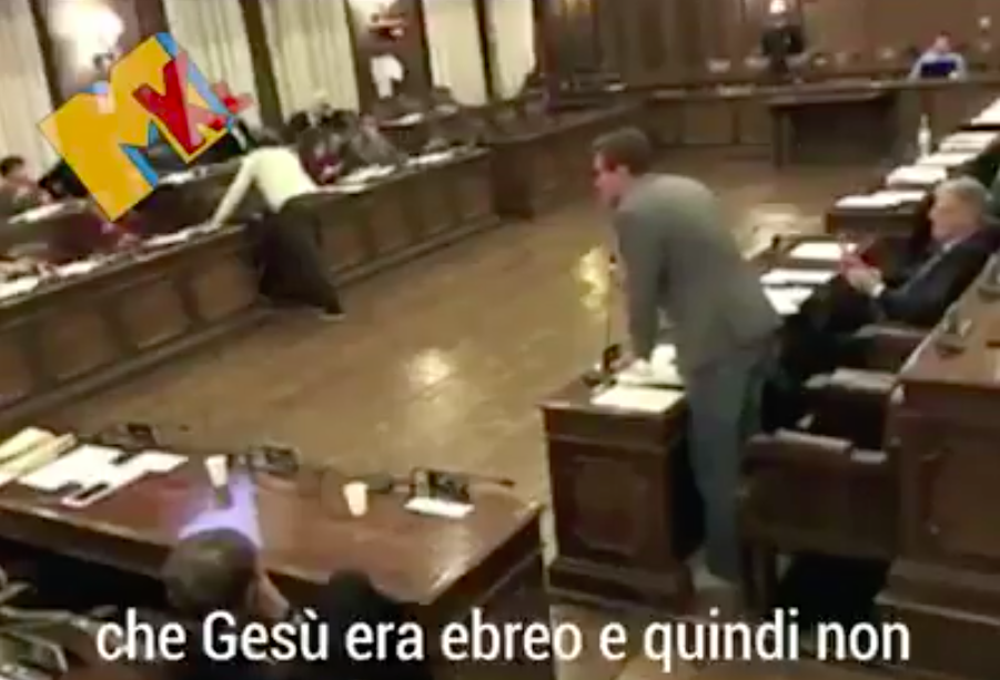 Questo consigliere comunale di estrema destra non ha preso bene la notizia che Gesù era ebreo