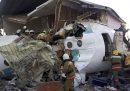 Un aereo con 98 persone a bordo è precipitato in Kazakistan
