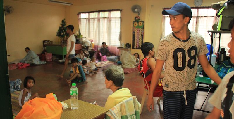 Un centro temporaneo di accoglienza a Legaspi City, nella provincia di Albay (RAZVALE SAYAT / AFP)