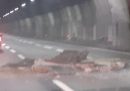 Lunedì sera è crollato un pezzo della volta di una galleria sull'autostrada A26 tra Ovada e Masone