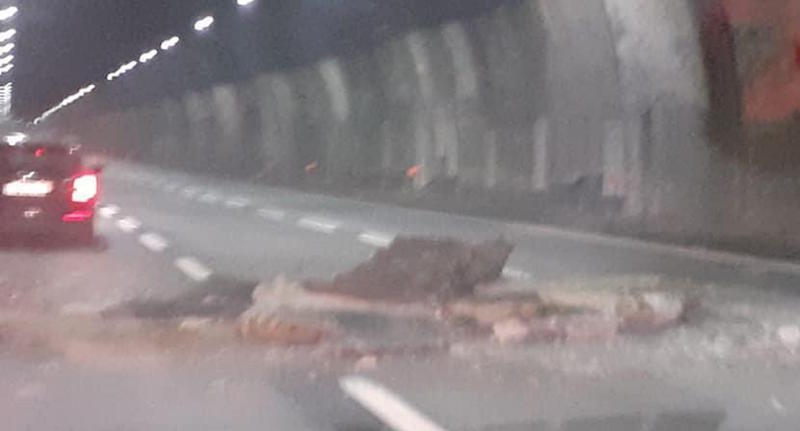 Lunedì sera è crollato un pezzo della volta di una galleria sull'autostrada A26 tra Ovada e Masone