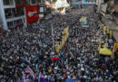Decine di migliaia di persone hanno partecipato a una nuova manifestazione a Hong Kong