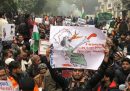 Centinaia di persone sono state arrestate in India nelle proteste contro la nuova legge di cittadinanza