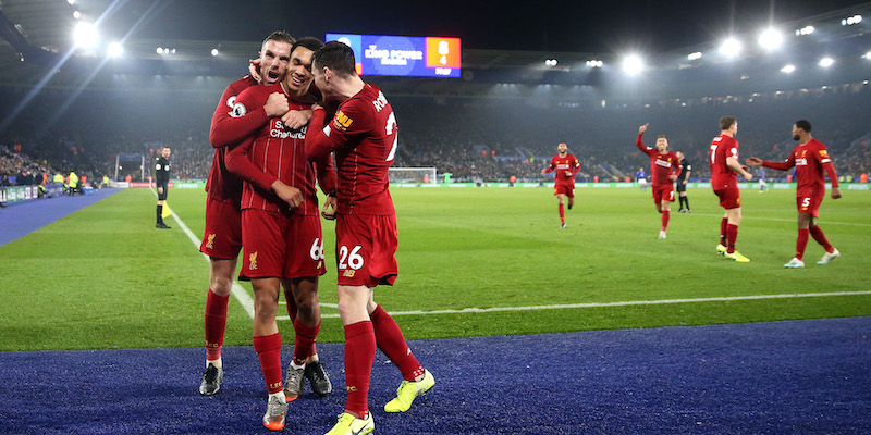 Il Liverpool dopo il gol di Trent Alexander-Arnold al Leicester (Alex Pantling/Getty Images)