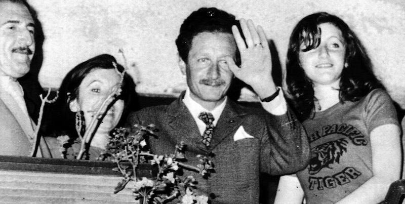 Mario Sossi con il suo avvocato, la moglie Grazia e la figlia Gabriella dopo il rilascio a Genova il 23 maggio 1974
(ANSA)