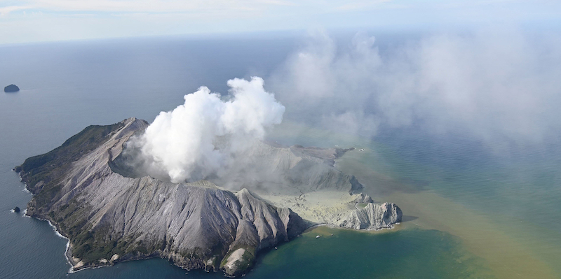 Il vulcano White Island (George Novak/New Zealand Herald via AP)
