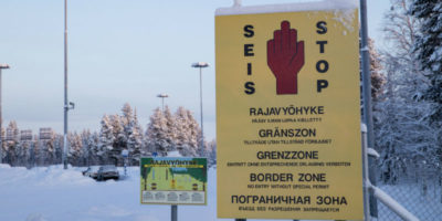 Un uomo ha creato una finta frontiera per truffare alcuni migranti