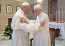 Il rapporto fra Benedetto XVI e Papa Francesco non è proprio come in "I due papi"