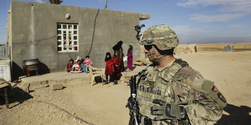 Un soldato statunitense fotografato nel 2018 ad Anbar, Iraq. (AP Photo/Susannah George, File)