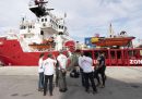 Il governo italiano ha autorizzato la nave Ocean Viking a far sbarcare 403 migranti soccorsi in mare a Taranto