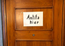 Il cartello sulla porta del sindaco di Milano