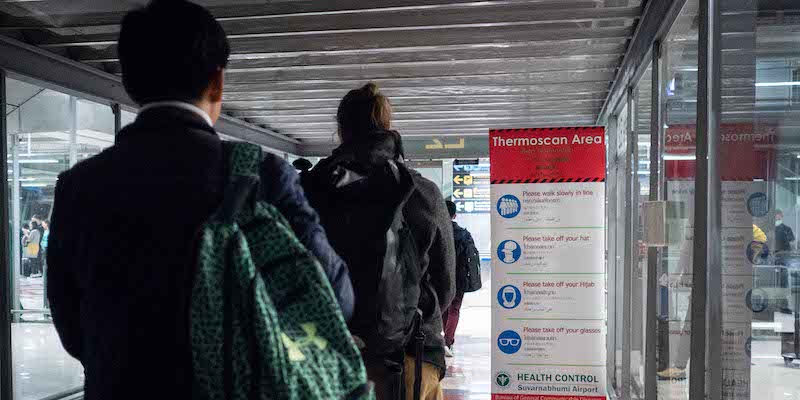 Controlli all'aeroporto di Bangkok, in Thailandia, su passeggeri provenienti da Wuhan, in Cina (OLYMPUS DIGITAL CAMERA