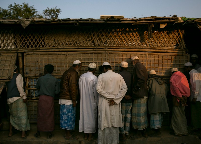 Profughi rohingya mentre guardano l'udienza della Corte internazionale, 12 dicembre 2019 (Allison Joyce/Getty Images)