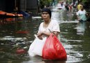 Il numero dei morti nell'alluvione a Giacarta è salito a 53