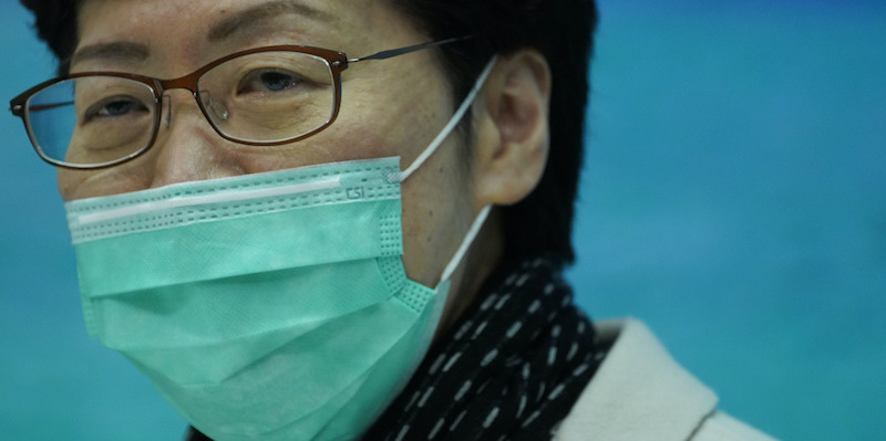 La leader di Hong Kong Carrie Lam durante la conferenza stampa. (AP Photo/Vincent Yu)