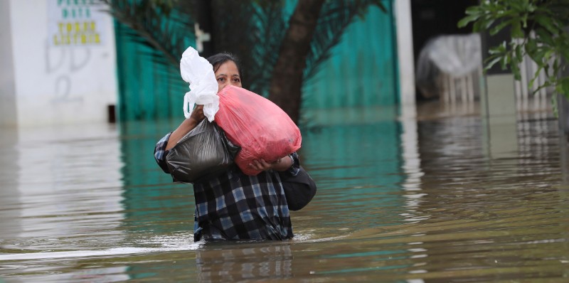 21 persone sono morte per un’alluvione a Giacarta, in Indonesia