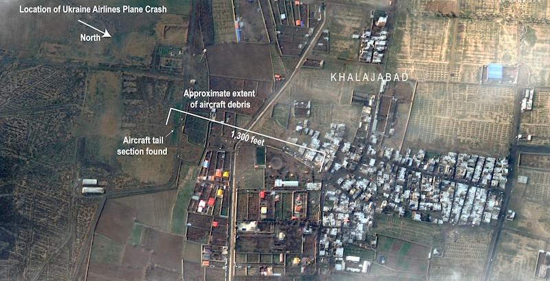 Immagine fornita dalla Maxar Technologies che mostra il luogo dello schianto, vicino alla città iraniana di Shahedshahr (Satellite image ©2020 Maxar Technologies via AP)