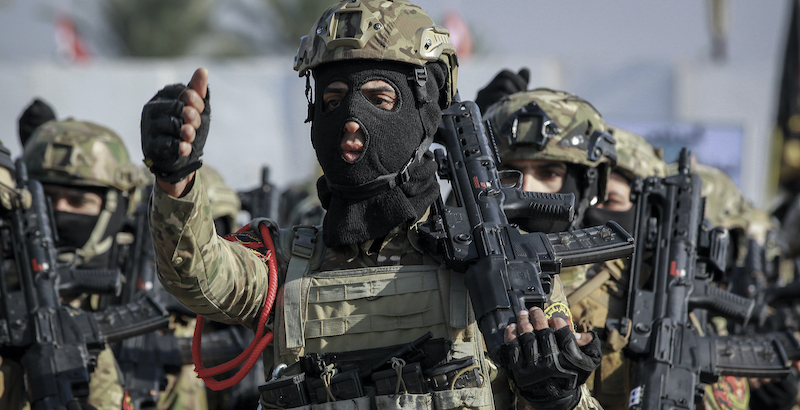 Soldati iracheni durante un'esercitazione militare a Baghdad (Ameer Al Mohammedaw/picture-alliance/dpa/AP Images)