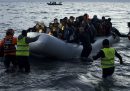 La Grecia vuole costruire una barriera galleggiante al largo di Lesbo per scoraggiare l'arrivo di migranti