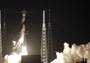 SpaceX ha portato in orbita altri 60 satelliti del suo progetto Starlink per trasmettere Internet dallo Spazio
