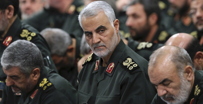 Qassem Suleimani, al centro (Office of the Iranian Supreme Leader via AP, File)