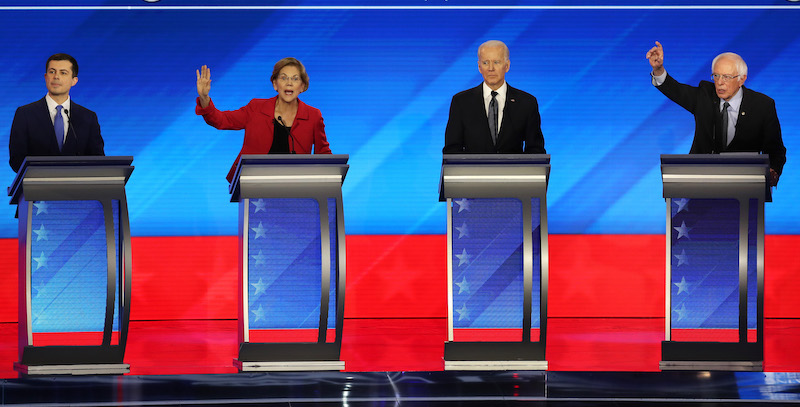 Da sinistra: Pete Buttigieg, Elizabeth Warren, Joe Biden e Bernie Sanders (Joe Raedle/Getty Images)