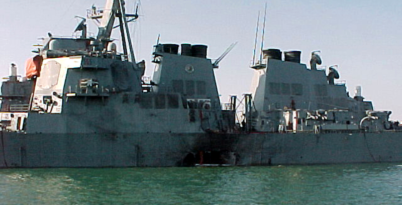 I danni alla USS Cole. (U.S. Navy/Newsmakers)