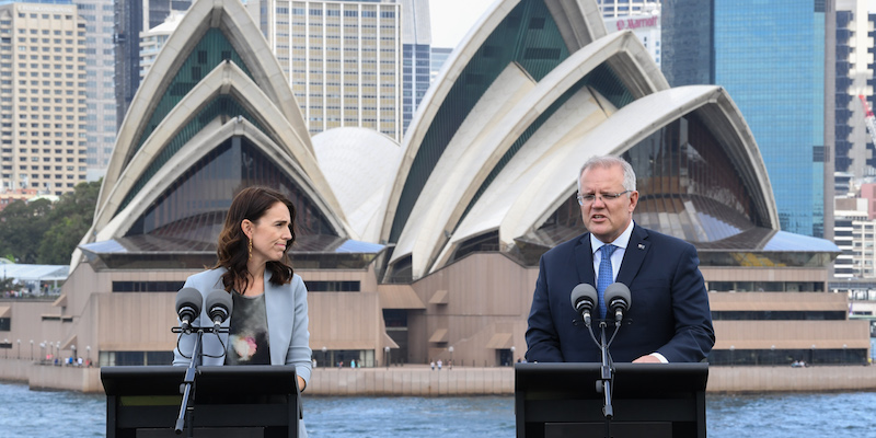 La prima ministra neozelandese Jacinda Ardern e il primo ministro australiano Scott Morrison durante una conferenza stampa congiunta a Sydney, il 28 febbraio 2020 (James D. Morgan/Getty Images)