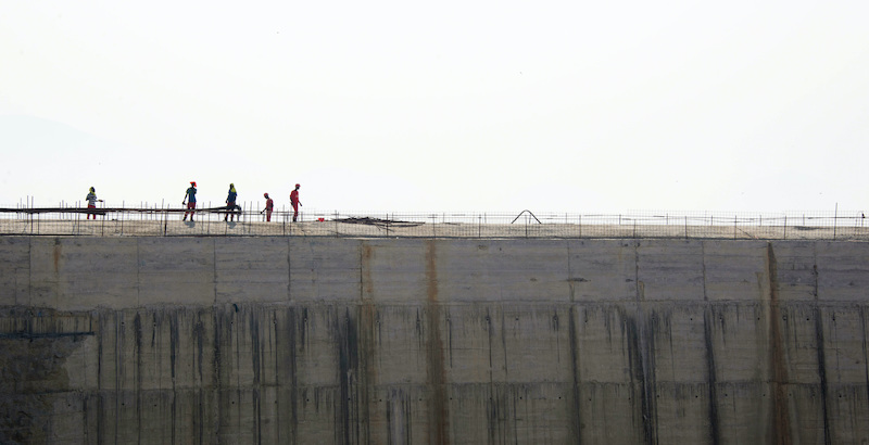 Operai durante la costruzione della diga sul Nilo (Gioia Forster/dpa)