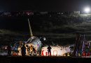 Un aereo è uscito fuori pista a Istanbul e si è spezzato