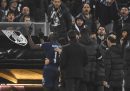 Il video di un calciatore del Porto che esce dal campo dopo aver subito insulti razzisti