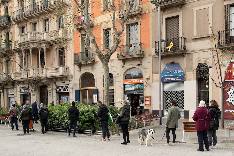 In coda a comprare il pane a Barcellona, Spagna, 14 marzo 2020
(David Ramos/Getty Images)