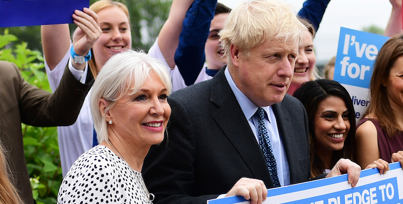 Nadine Dorries con Boris Johnson lo scorso luglio. (Leon Neal/Getty Images)