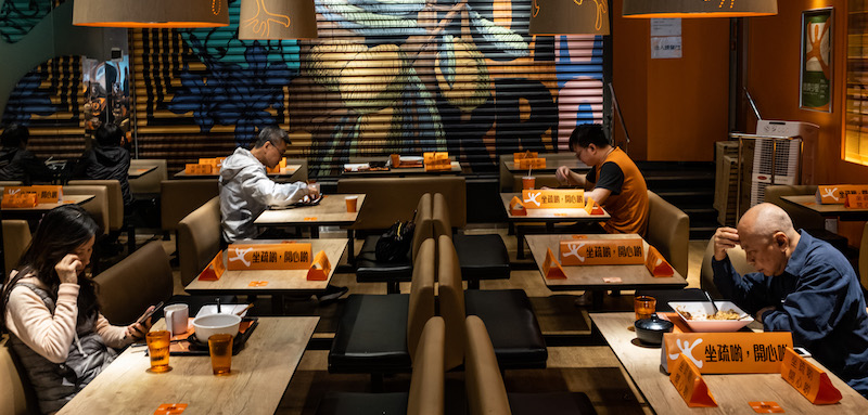 Un ristorante di Hong Kong il 29 marzo. (Anthony Kwan/Getty Images)